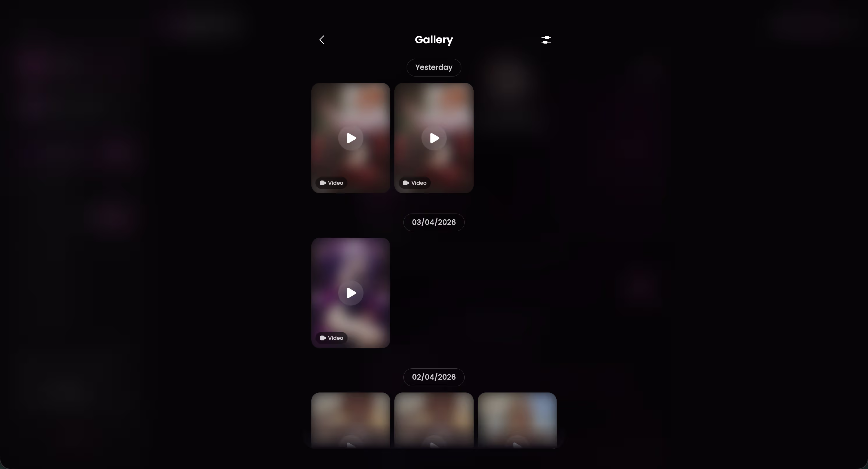 GoLove.ai Galerie-Modal am Desktop, Fotos einer Figur nach Datum sortiert